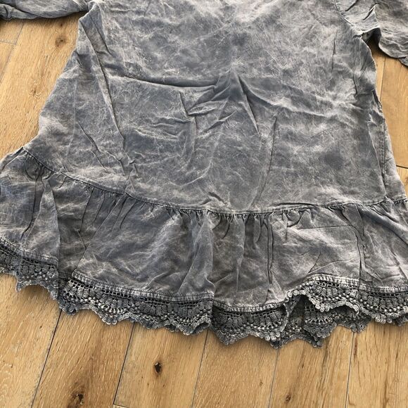 Altar’d State Babydoll Style Gray Swing Tie Neck Crochet Trim Shirt Women Size M - Picture 2 of 6